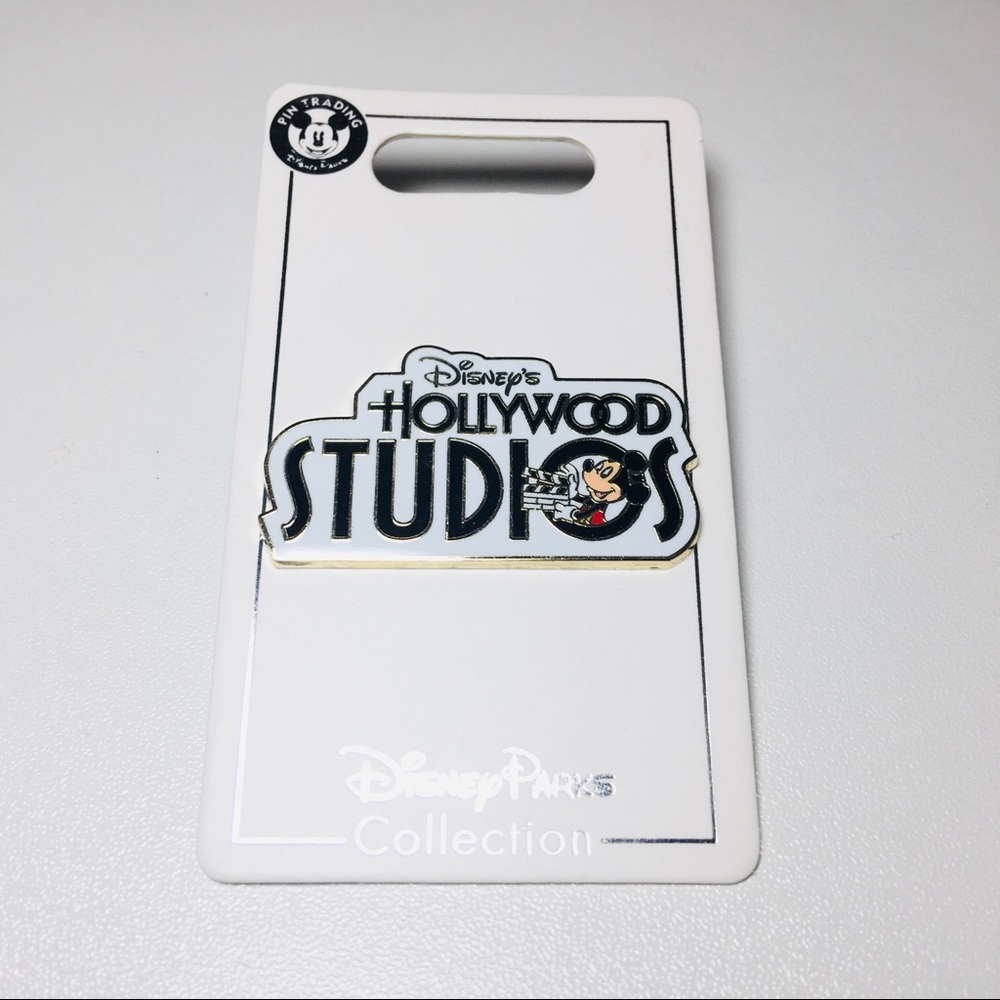 New DISNEY PARKS COLLECTION Hollywood Studios Pin